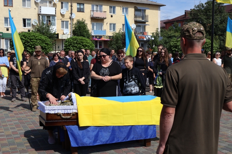 У Сарнах попрощалися з солдатом підрозділу тероборони Валерієм Мулявкою