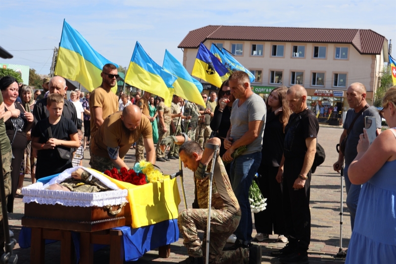 У Сарнах попрощалися з солдатом підрозділу тероборони Валерієм Мулявкою