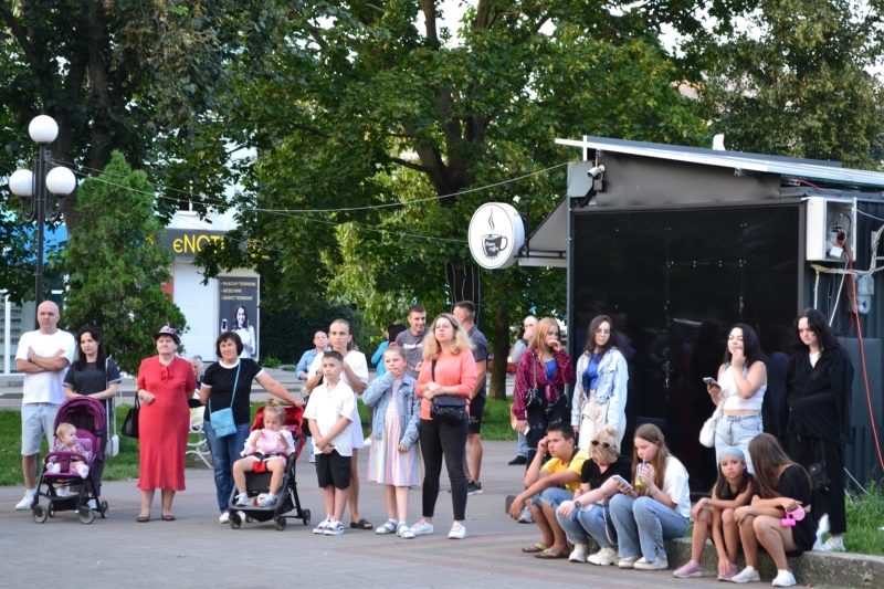 У Сарнах провели благодійний вечір поезії й музики