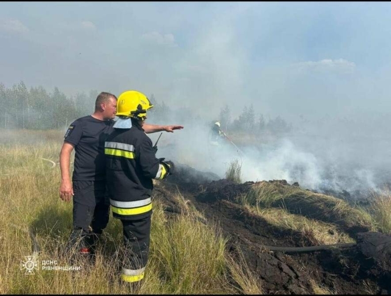 На Півночі Рівненщини триває масштабна лісова пожежа