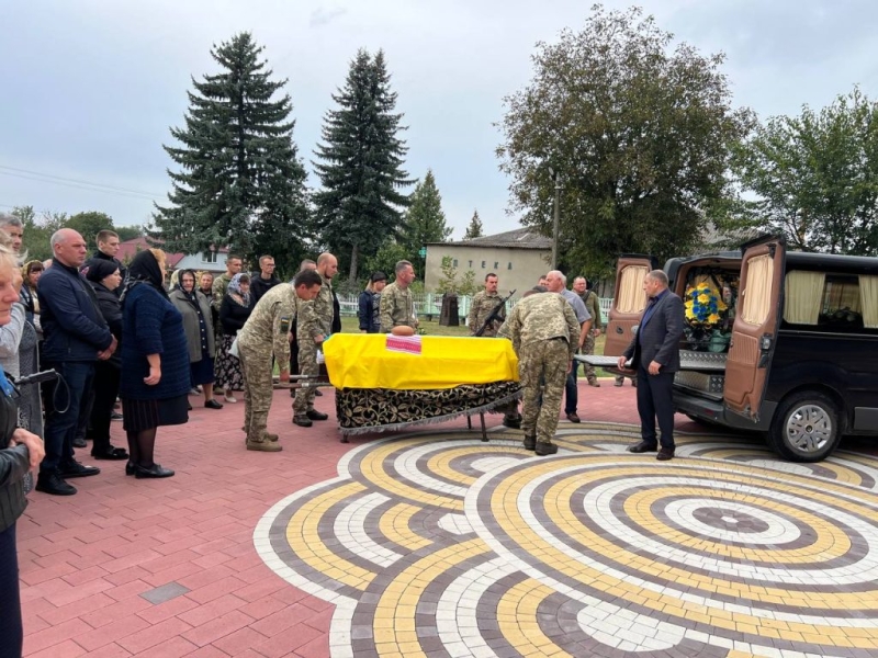 На Дубенщині попрощалися з Воїном Олександром Панасюком