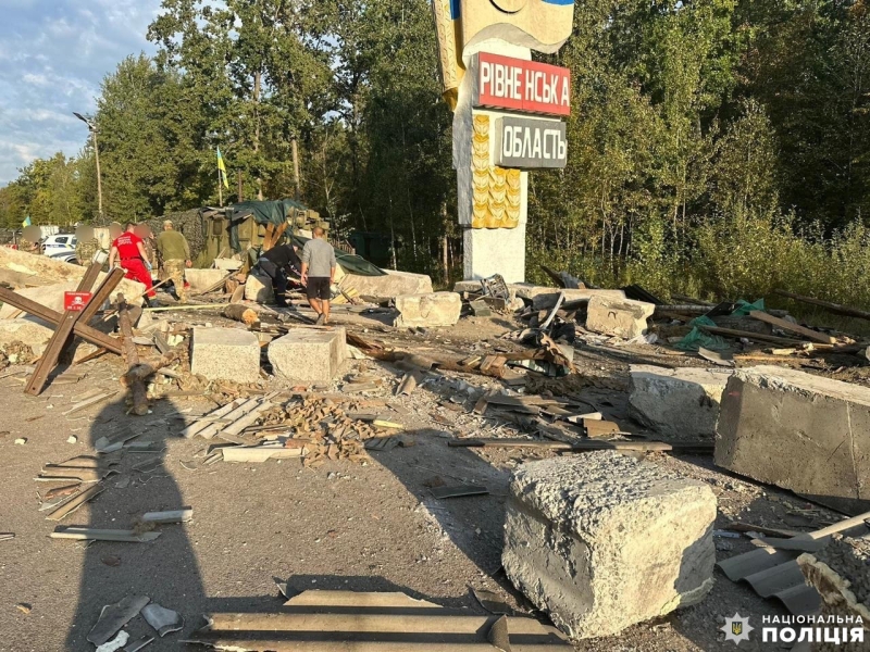 На Рівненщині автоцистерна в'їхала у блокпост — загинув поліцейський із Сарн