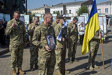 У Дубні попрощалися з молодим Героєм Віктором Кунинцем