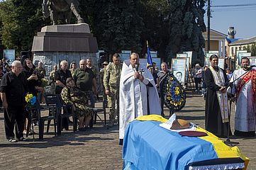 У Дубні попрощалися з молодим Героєм Віктором Кунинцем