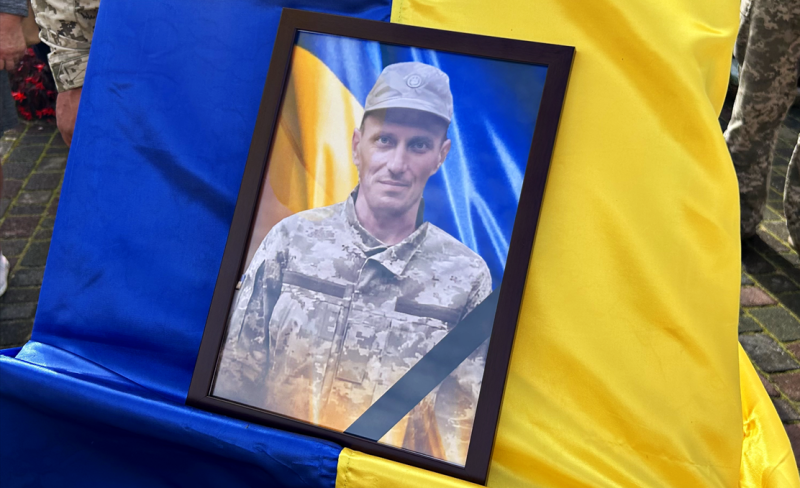 У Сарнах попрощалися з мінометником Сергієм Бартошем