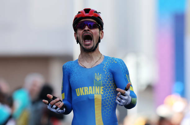 ВІДЕО. Шалений спринт. Як Дементьєв виграв велогонку на Паралімпіаді