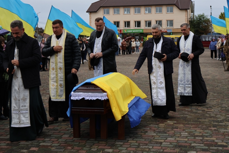 Чекали звістку дев’ять місяців: у Сарнах попрощалися із захисником Сергієм Мостипаном