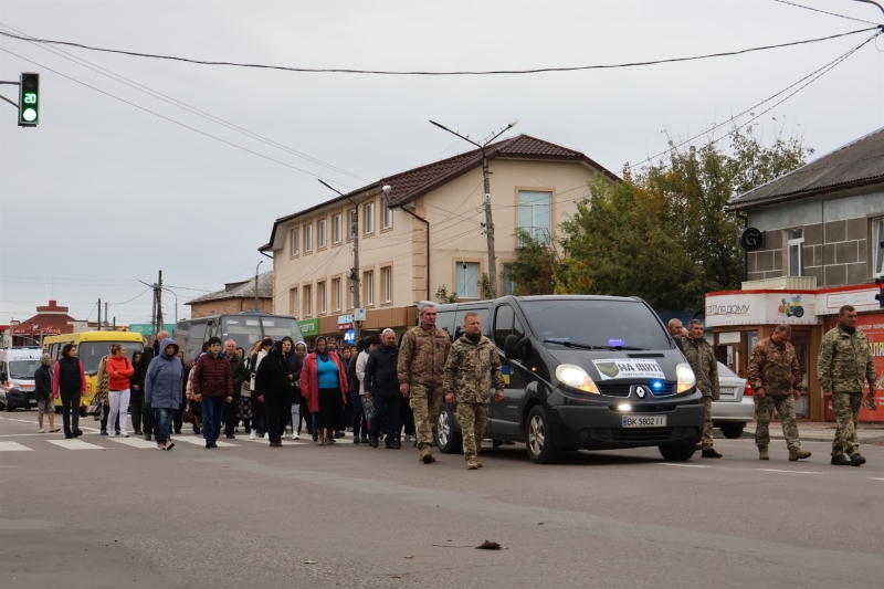 Чекали звістку дев’ять місяців: у Сарнах попрощалися із захисником Сергієм Мостипаном