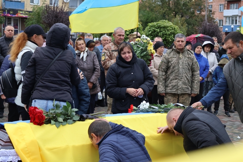 Чекали звістку дев’ять місяців: у Сарнах попрощалися із захисником Сергієм Мостипаном