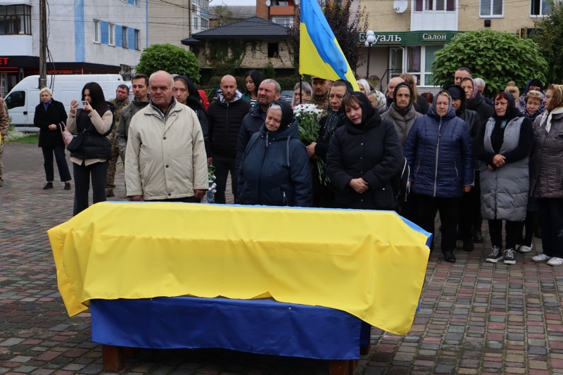 Чекали звістку дев’ять місяців: у Сарнах попрощалися із захисником Сергієм Мостипаном