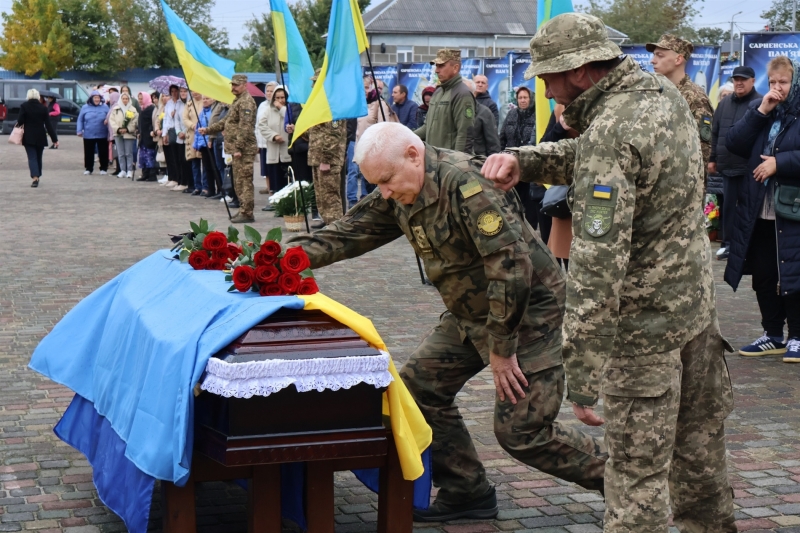 Чекали звістку дев’ять місяців: у Сарнах попрощалися із захисником Сергієм Мостипаном