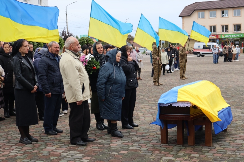 Чекали звістку дев’ять місяців: у Сарнах попрощалися із захисником Сергієм Мостипаном