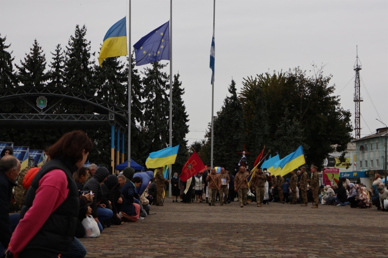 Чекали звістку дев’ять місяців: у Сарнах попрощалися із захисником Сергієм Мостипаном