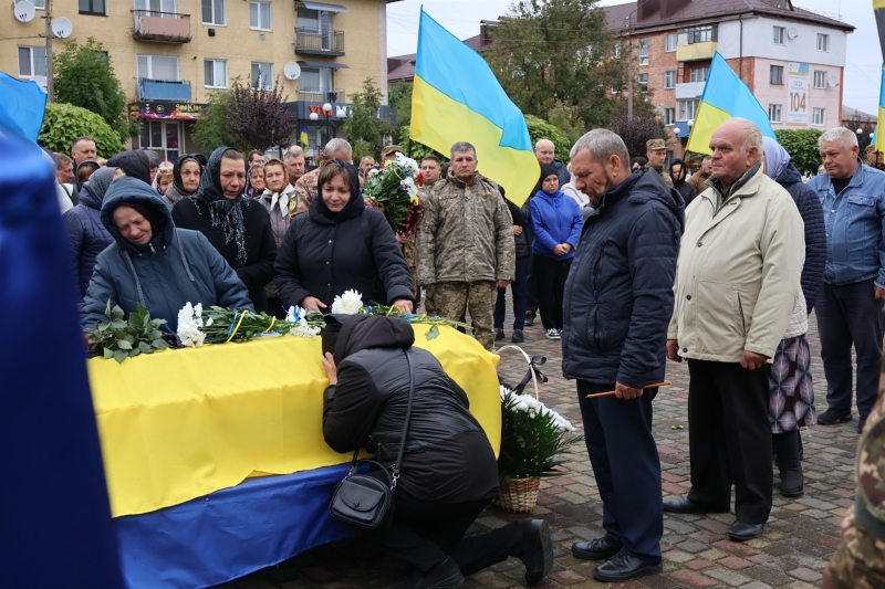 Чекали звістку дев’ять місяців: у Сарнах попрощалися із захисником Сергієм Мостипаном