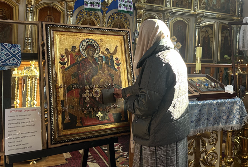 «Добрий знак»: у сарненському храмі замироточила чудотворна ікона з Афону