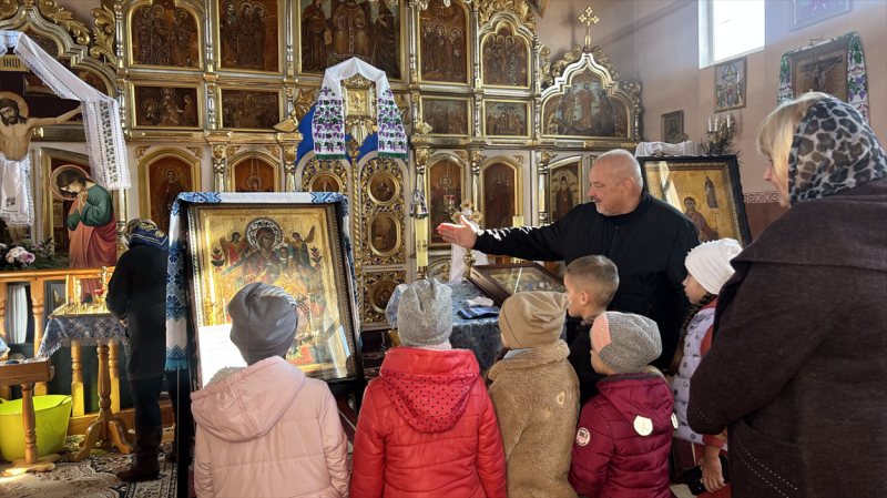 «Добрий знак»: у сарненському храмі замироточила чудотворна ікона з Афону