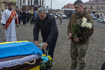 Дубенчани віддали останню шану Захиснику України Андрію Архіпову