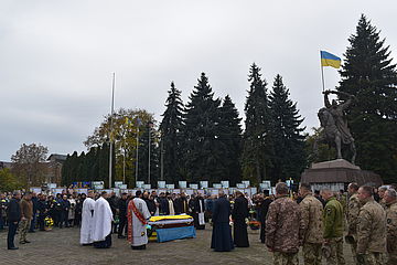 Дубенчани віддали останню шану Захиснику України Андрію Архіпову