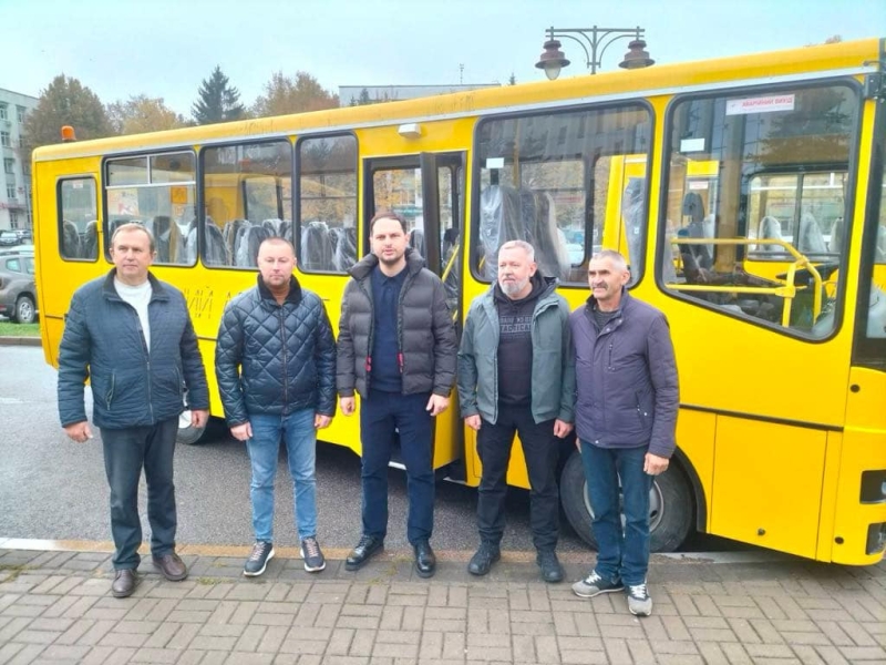 Громада на Дубенщині отримала новий шкільний автобус