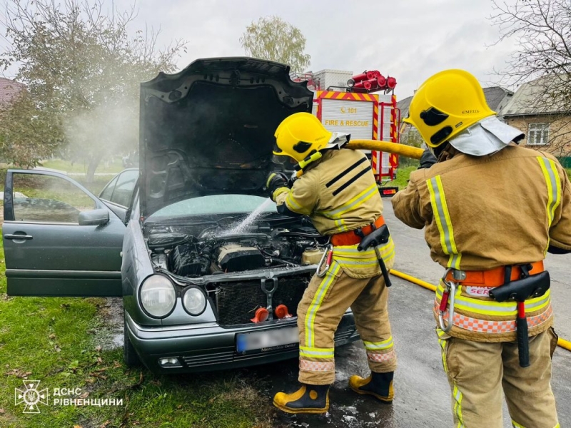 Поблизу Дубна горів автомобіль