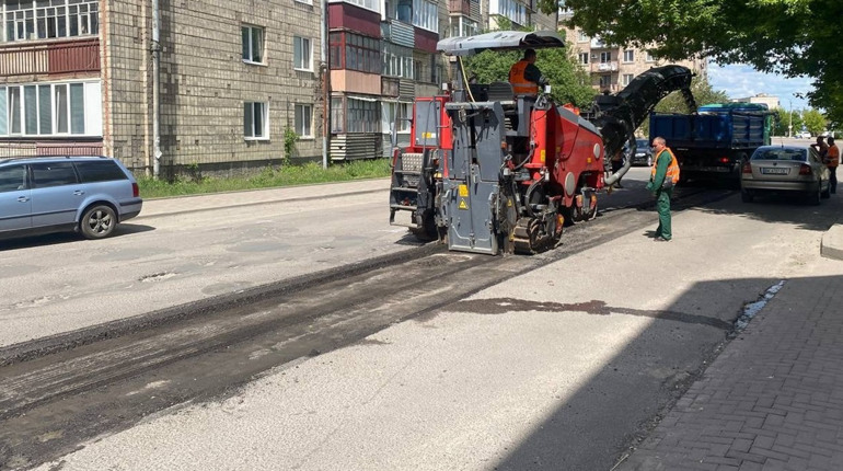 Понад шість мільйонів — на дороги: скільки Сарненській громаді коштує ремонт покриття