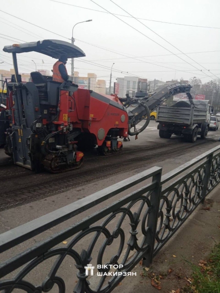 Увага водіям: на важливому перехресті у Рівному працює спецтехніка