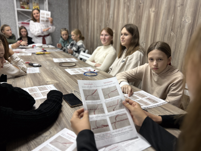 В етноцентрі «Полісся» провели перший майстер-клас: як вчили вишивати школярів