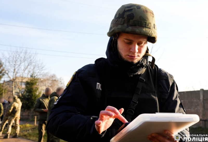 Близько трьох годин у Рівному гасили пожежу після атаки Росії (ФОТО)