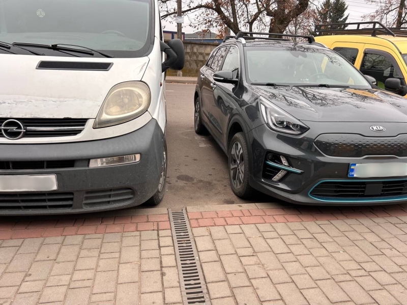 Паркомісця для людей з інвалідністю: розповідаємо про вимоги, штрафи і ситуацію в Сарнах