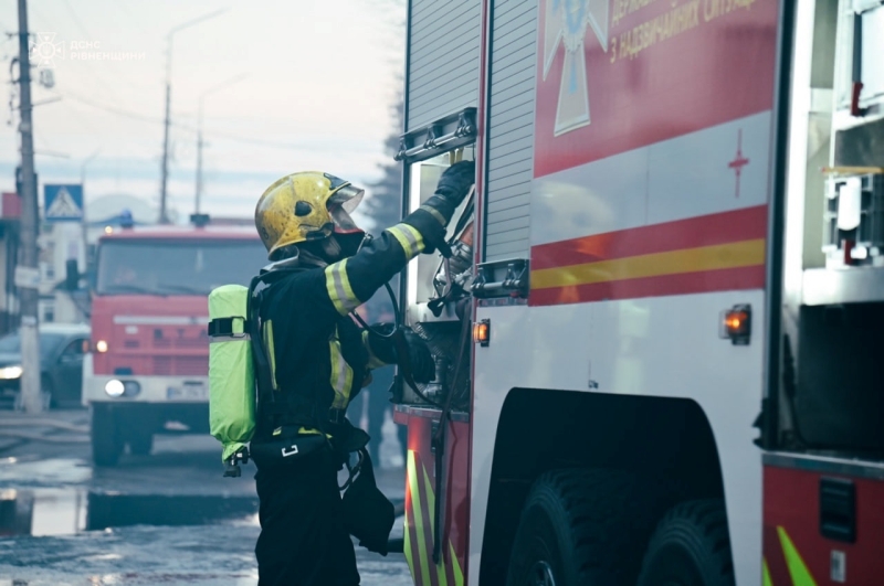 Пожежа в центрі Сарн: що відомо про загоряння