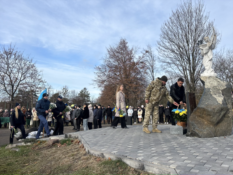 У День Гідності та Свободи в Сарнах посмертно відзначили прикордонників