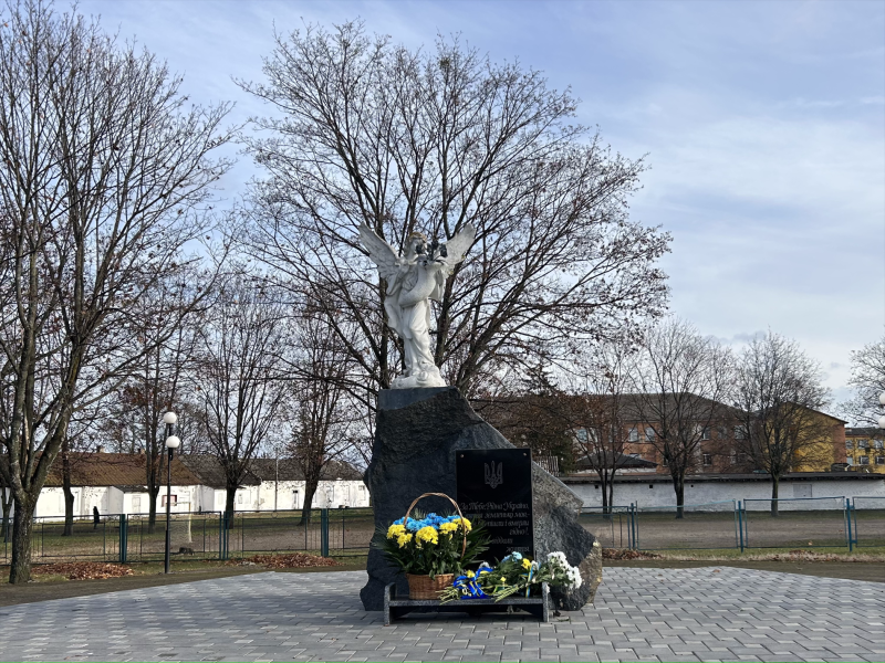 У День Гідності та Свободи в Сарнах посмертно відзначили прикордонників