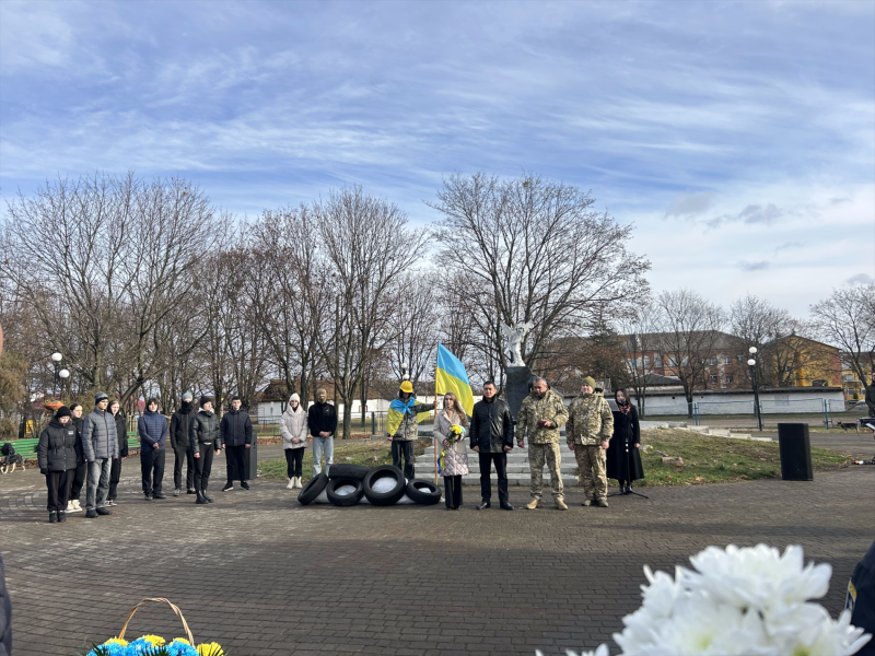 У День Гідності та Свободи в Сарнах посмертно відзначили прикордонників