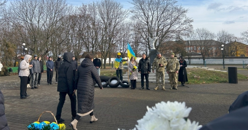 У День Гідності та Свободи в Сарнах посмертно відзначили прикордонників