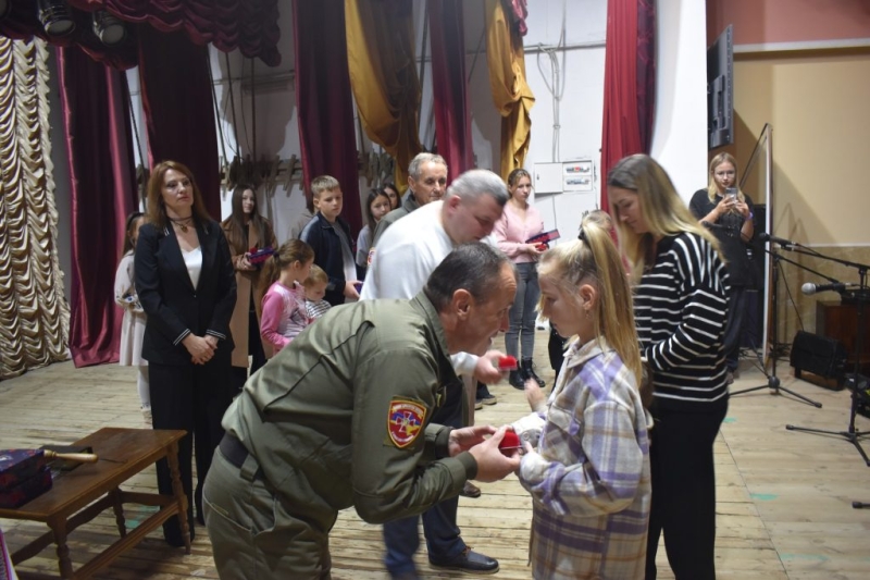 У Дубні дітям загиблих захисників вручили обереги «Батьківське серце»