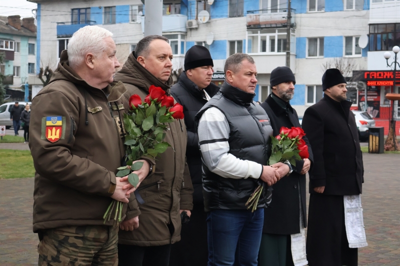 У Сарнах попрощалися із солдатом Олександром Панасюком