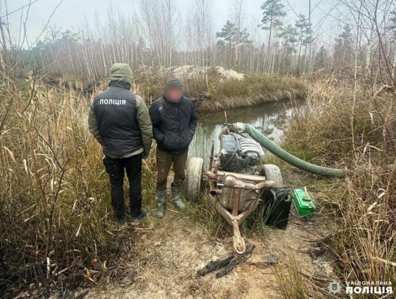 На півночі Рівненщині поліцейські викрили злочинну групу «бурштинщиків»