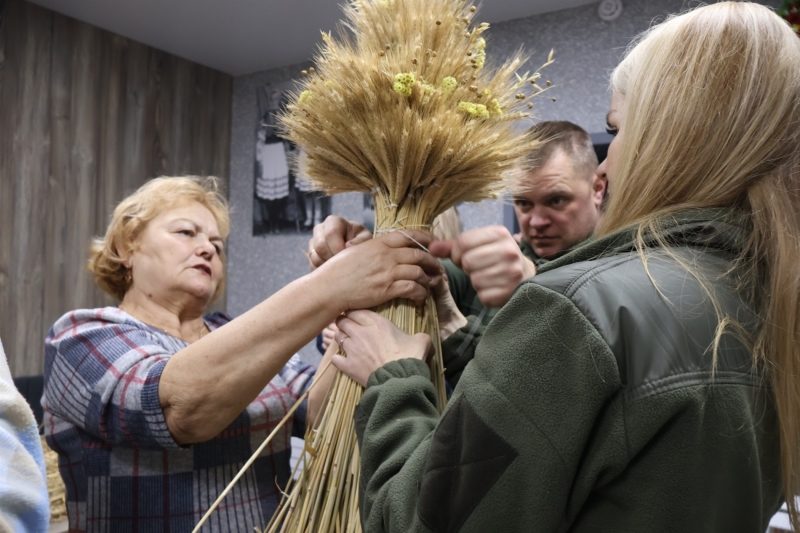 «Оберіг.300»: військові із Сарн створили спільний різдвяний дідух