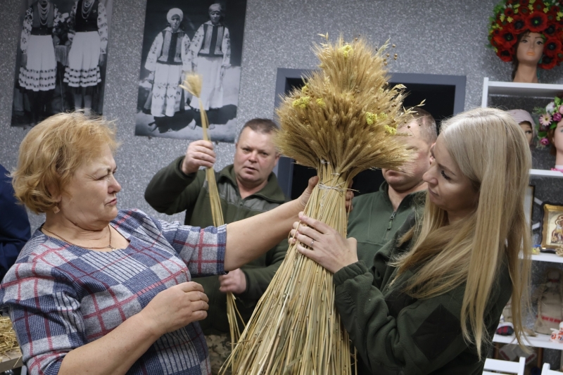 «Оберіг.300»: військові із Сарн створили спільний різдвяний дідух