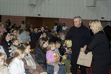 Святкова програма для діток пільгових категорій відбулася в міському будинку культури