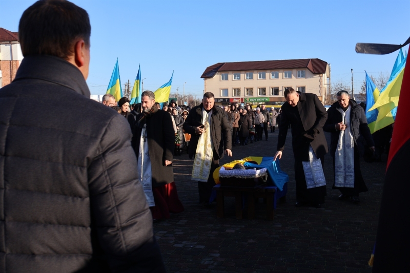 У Сарнах попрощалися з 22-річним солдатом Олександром Жидовим