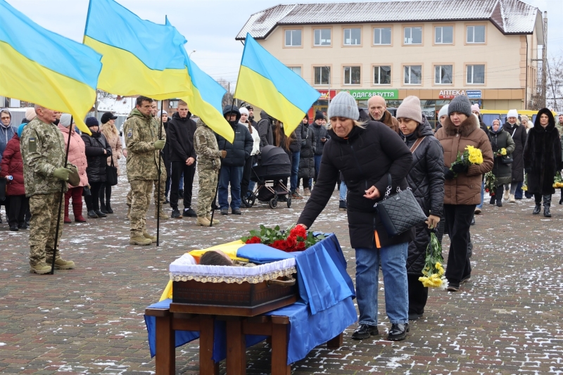 У Сарнах попрощалися з солдатом Юрієм Андрєєвим