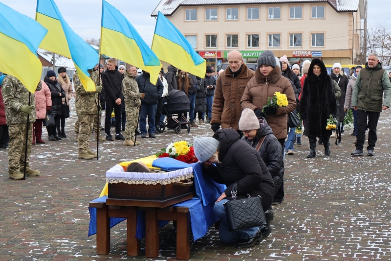 У Сарнах попрощалися з солдатом Юрієм Андрєєвим