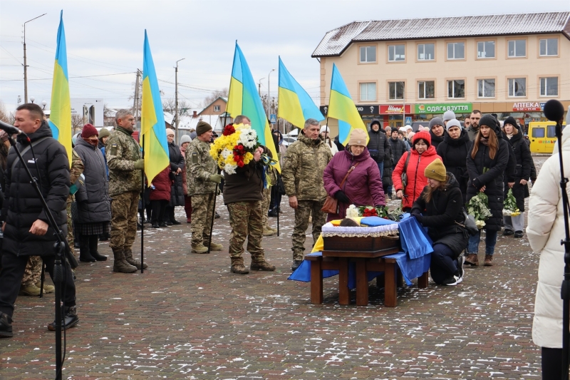 У Сарнах попрощалися з солдатом Юрієм Андрєєвим