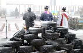 У Вараській громаді вшанували пам'ять Героїв Небесної Сотні