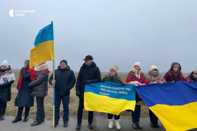 На кордоні з Рівненщиною створили живий ланцюг