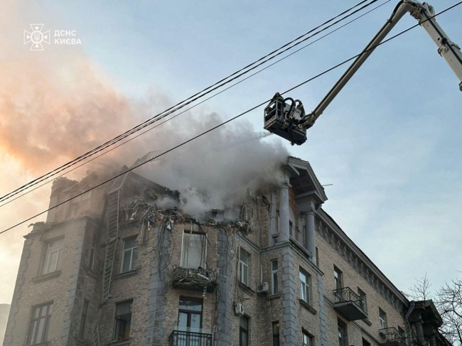 Показали наслідки атаки ворожих дронів на столицю України