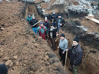 Представники Дубенської громади беруть участь в облаштуванні оборонних укріплень на Дніпропетровщині