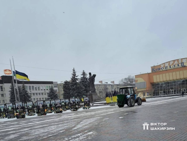 Рівне розчищають від снігу