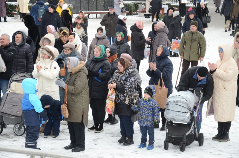 У Рівному просто неба відбувся фестиваль колядок (ФОТО)